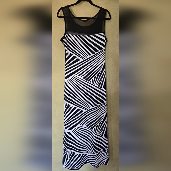 3RStreetwear | Striped Black and White Maxi Dress, Size L - Picture 2 of 8